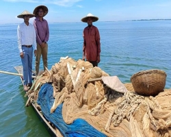 তাহিরপুরে লক্ষাধিক টাকার কোনা জাল ও প্লাস্টিক ছাঁই জব্দ